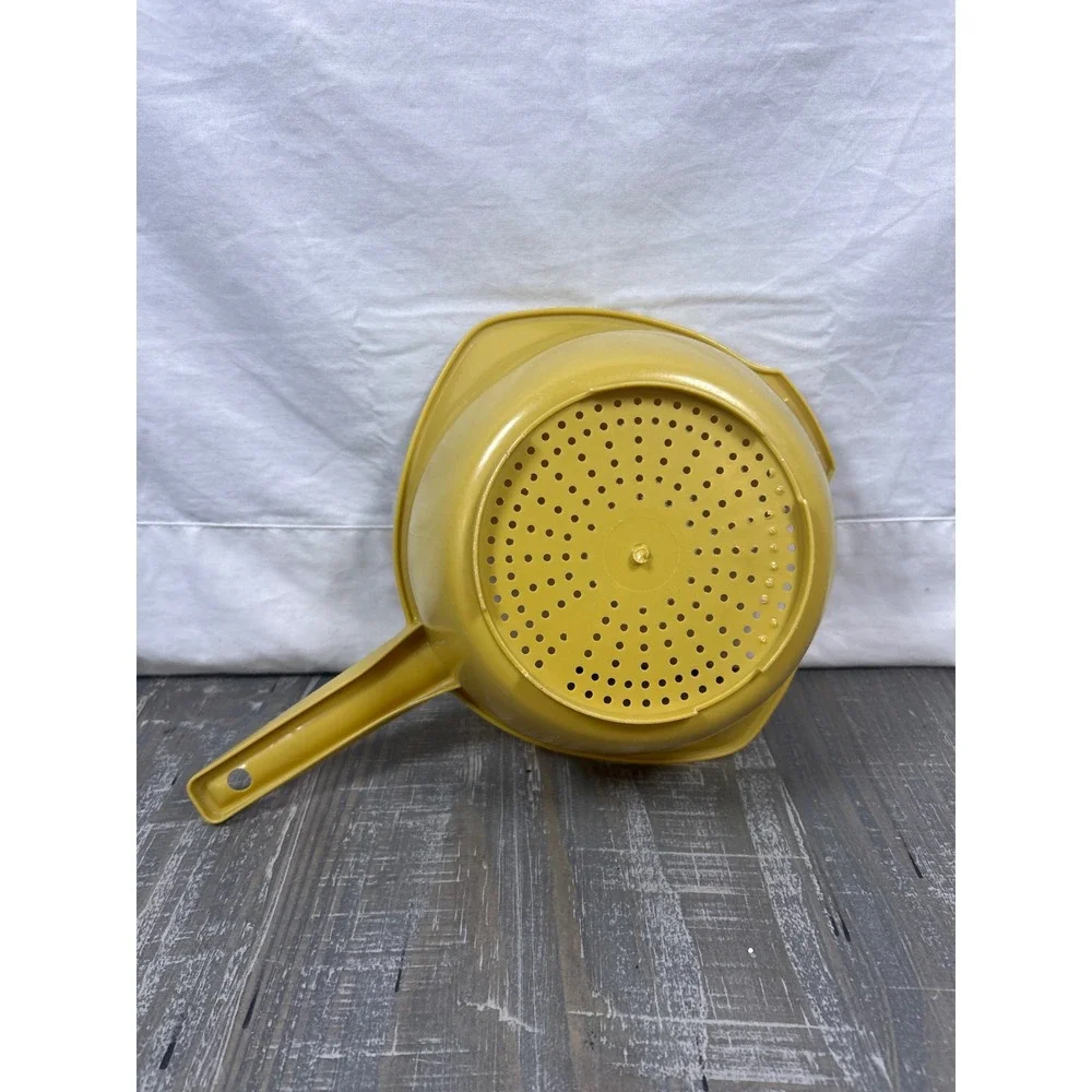 Tupperware vintage colander
